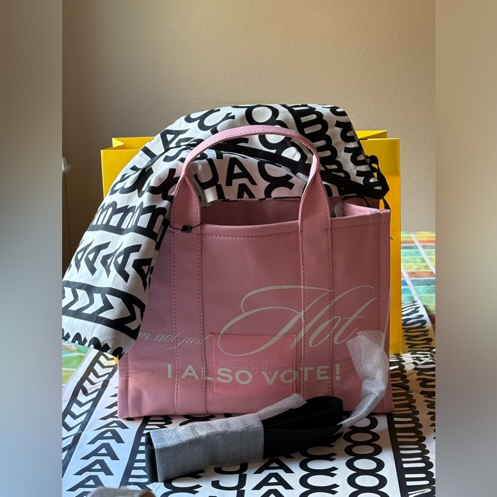 🗳️ MARC JACOBS THE VOTE TOTE 🗳️ NWT 🗳️ - Picture 8 of 16